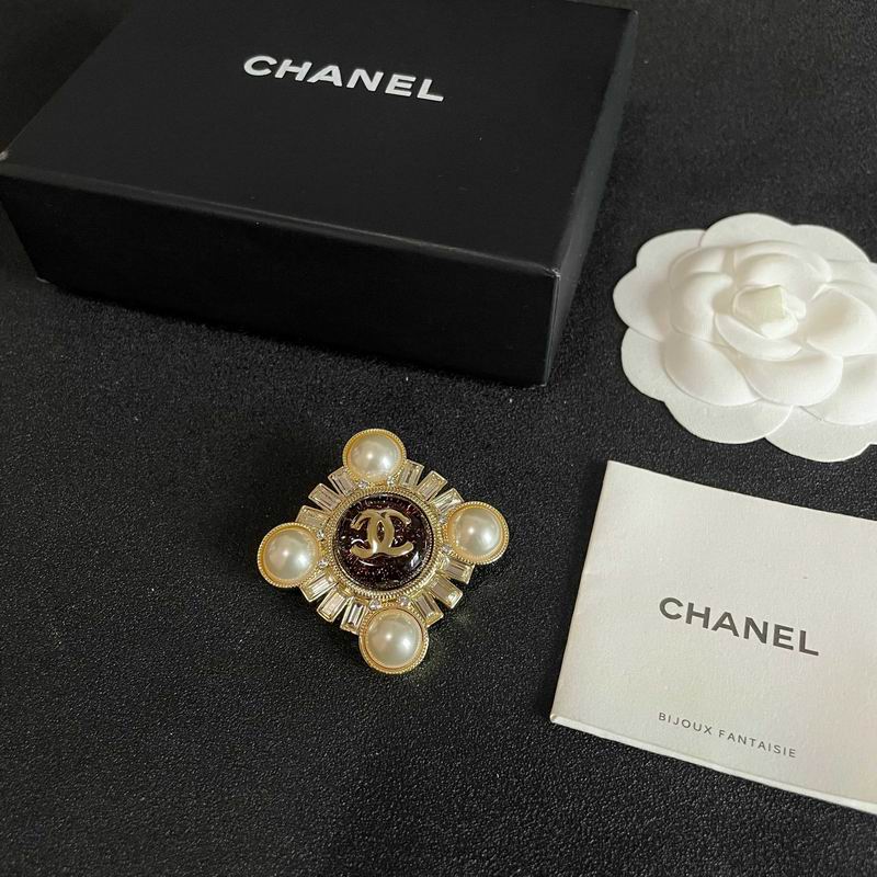 Chanel Brooch 04yxs118
